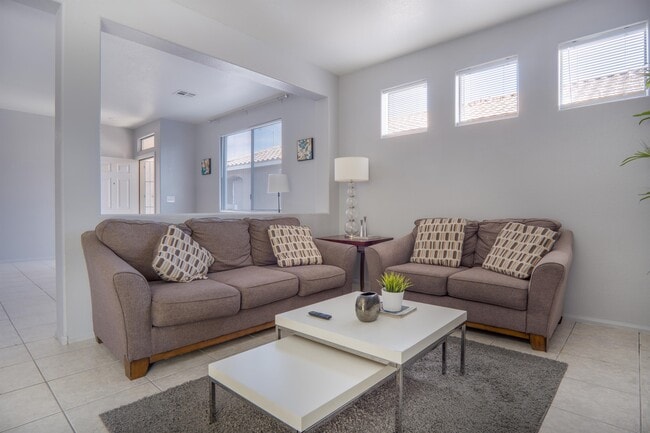 Building Photo - 2401 Predera Ave