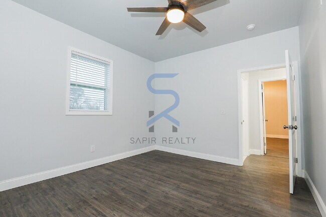 Building Photo - Graceful Living in the Heart of Carey Park – 3BR/2BA
