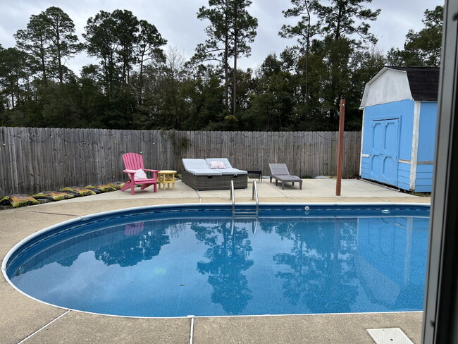 Building Photo - 4-Bedroom Home with Sunroom, Pool and Hot ...