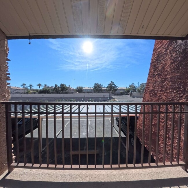 Building Photo - Gated Community | Close To The Strip | 2nd Floor Unit