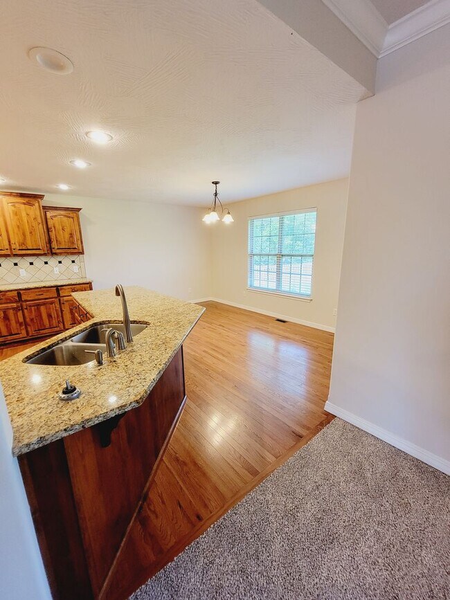 Building Photo - Prairie View Estates,  4 BR - 3 Car Garage...