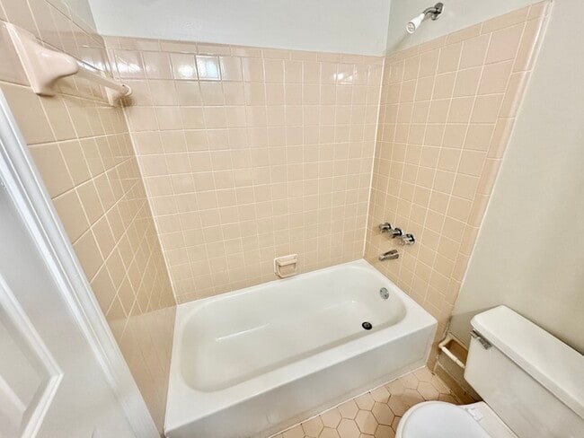 Building Photo - 7312 Country Side Rd