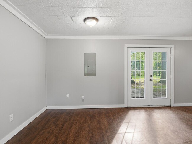 Building Photo - 108 Hillside Rd SW