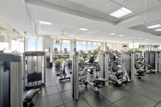 Building Photo - 16425 Collins Ave