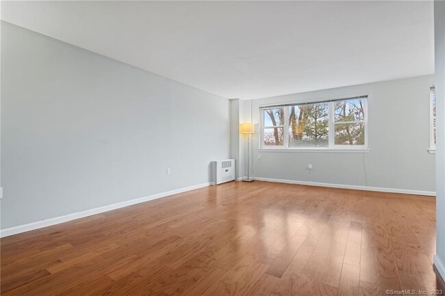 Building Photo - 891 Farmington Ave
