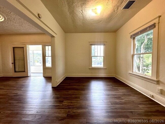 Building Photo - 523 Valley Forge Rd