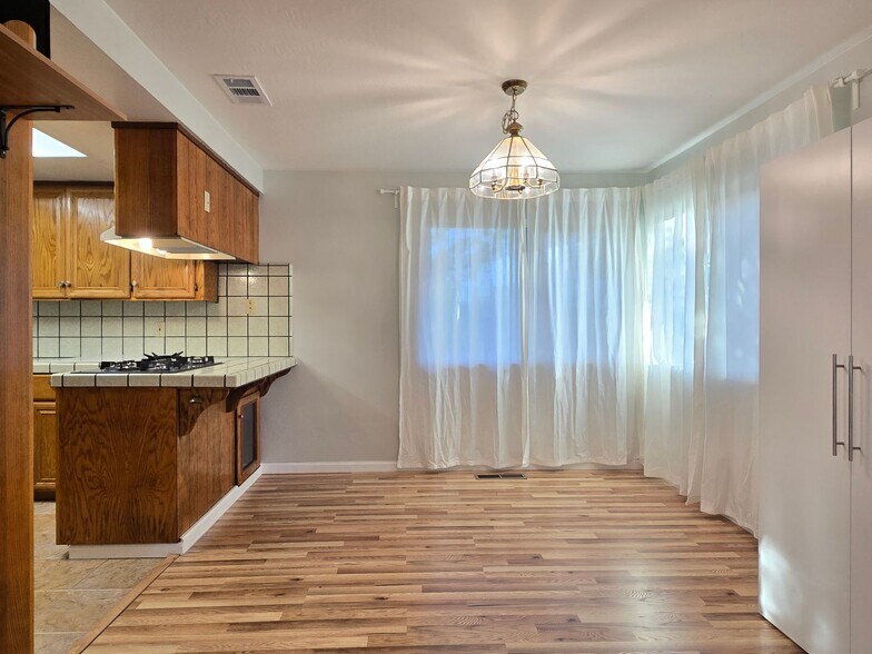 Building Photo - 2795 Fountain Oaks Dr