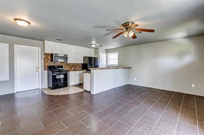 Building Photo - 6763 Glen Rock Dr