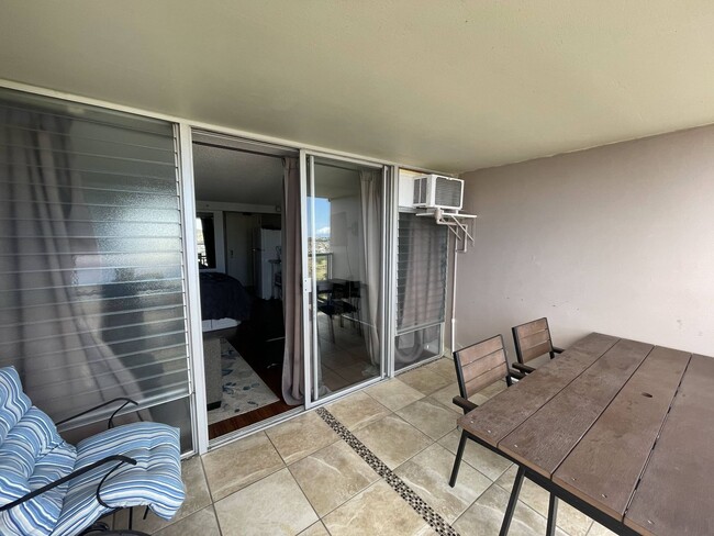 Building Photo - Fully Furnished Studio with Great Views in...