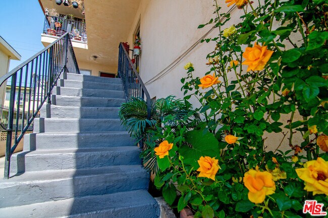 Building Photo - 333 S Serrano Ave