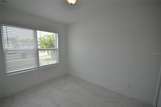 Building Photo - 2197 Davis Ct