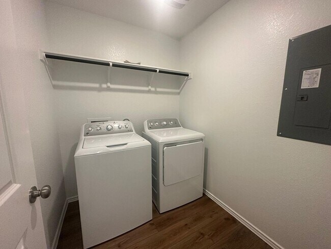 Building Photo - 167 Jeffers