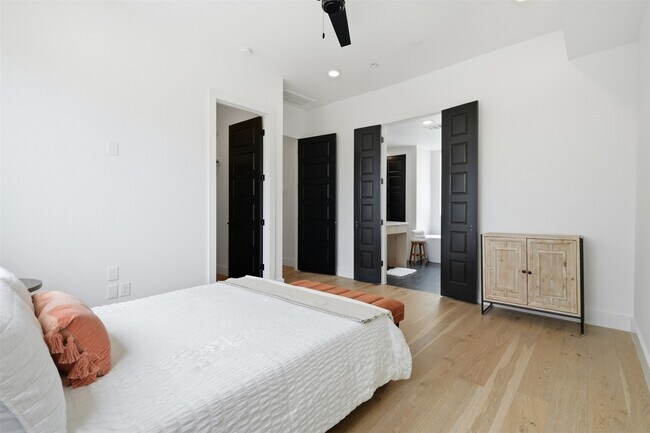 Building Photo - 1003 Kern St