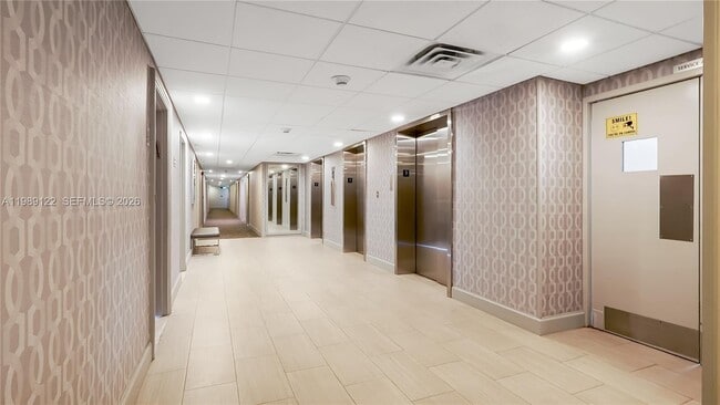 Building Photo - 300 Bayview Dr