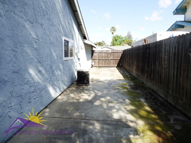 Building Photo - 3 Bed 2 Bath 1,317sqft Citrus Heights Home in Wildwood Estates