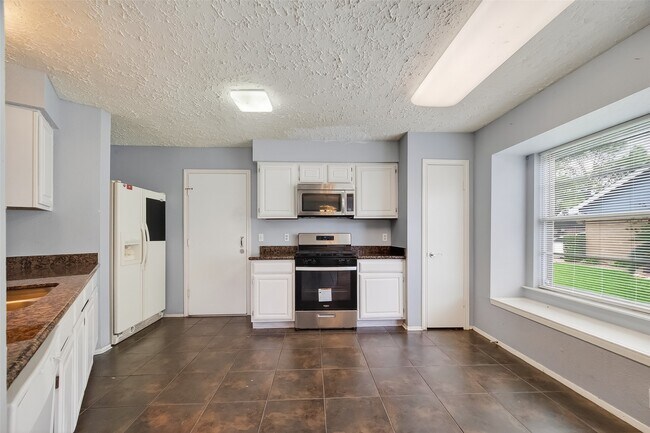 Building Photo - 319 Richvale Ln