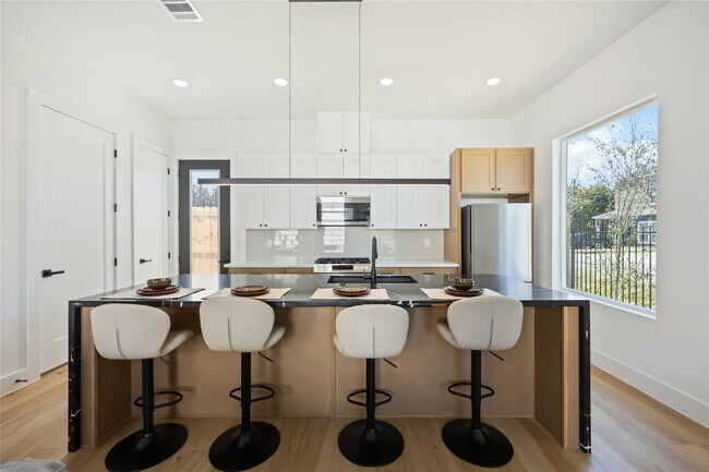 Building Photo - 4202 Kewanee St