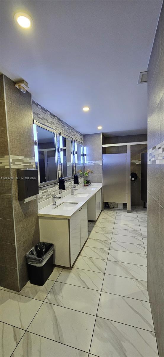 Building Photo - 3800 S Ocean Dr