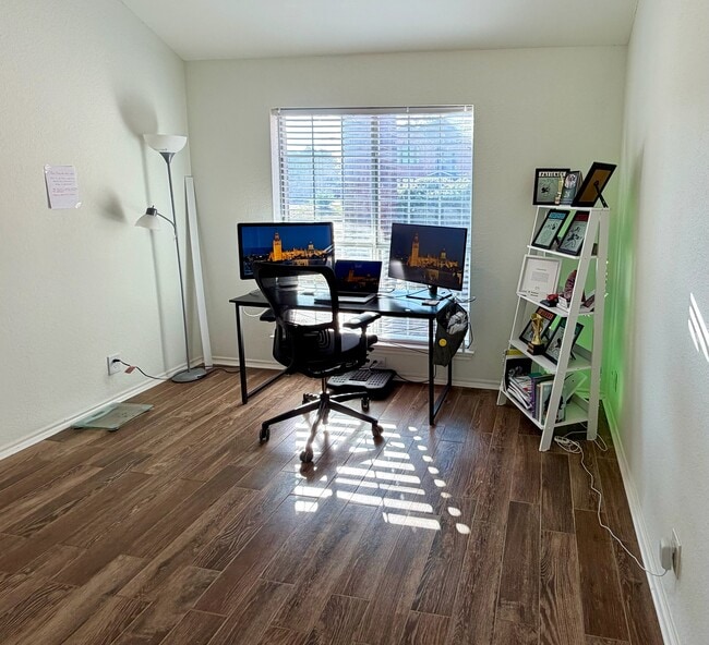 Building Photo - 2310 Falcon Dr