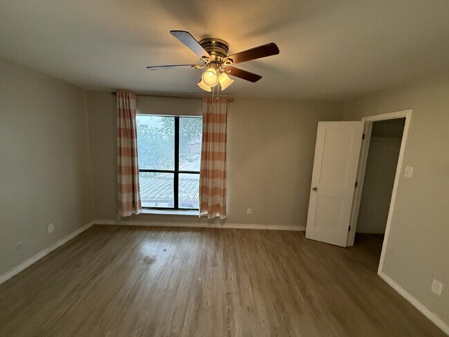 Building Photo - 7522 Holly Hill Dr