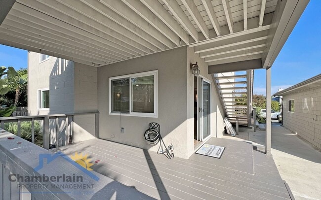 Building Photo - 2 Bedroom/1 Bathroom Coastal Leucadia Duplex!