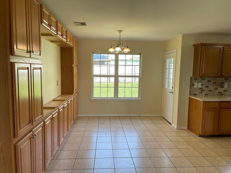 Building Photo - 511 Brookfield Dr