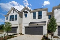 Building Photo - Beautiful Townhome!