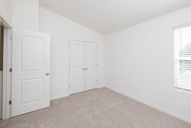 Building Photo - 2 BD Townhome Main Street Pineville -New Year's Special 1 Month Free!