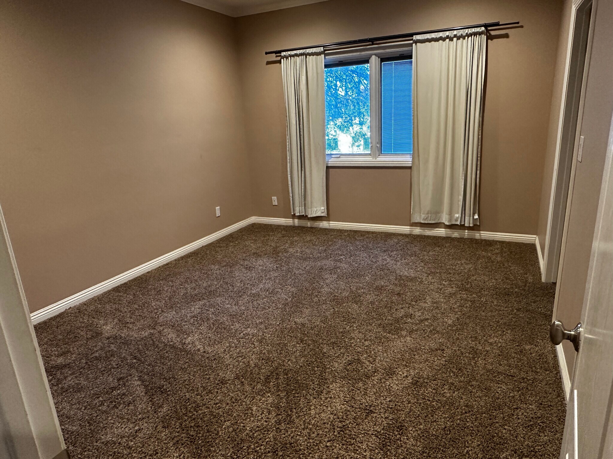 Building Photo - 5560 Buffalo Ave