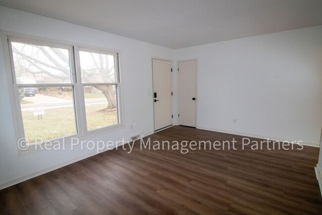 Building Photo - Fully Renovated 5 Bed, 2 Bath Home Near Breton Village