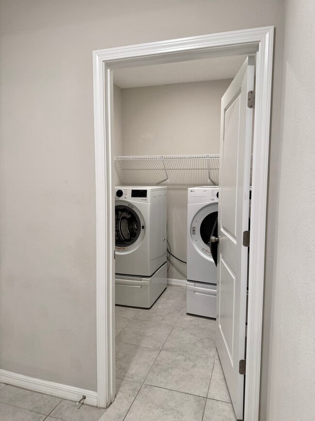 Building Photo - 5505 Olano St