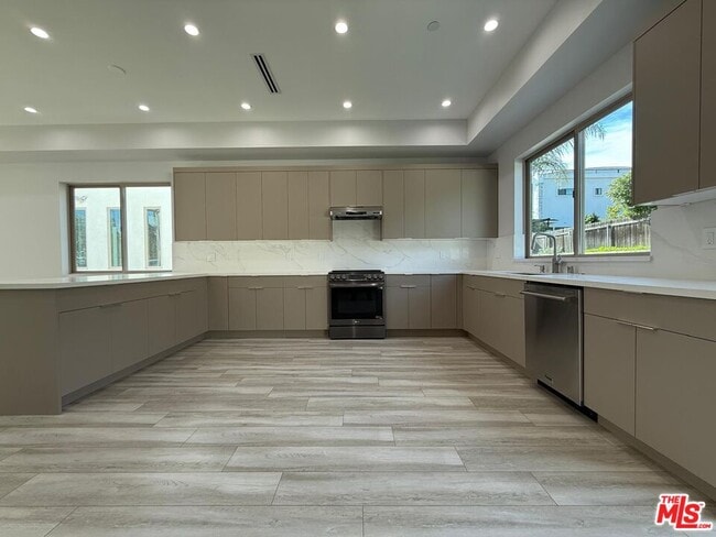 Building Photo - 6717 Sunnyslope Ave