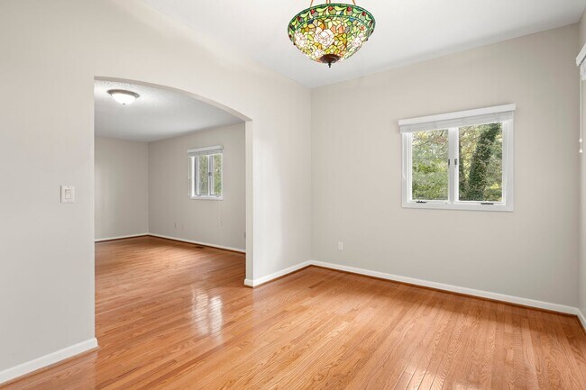 Building Photo - 119 W Chippendale Dr