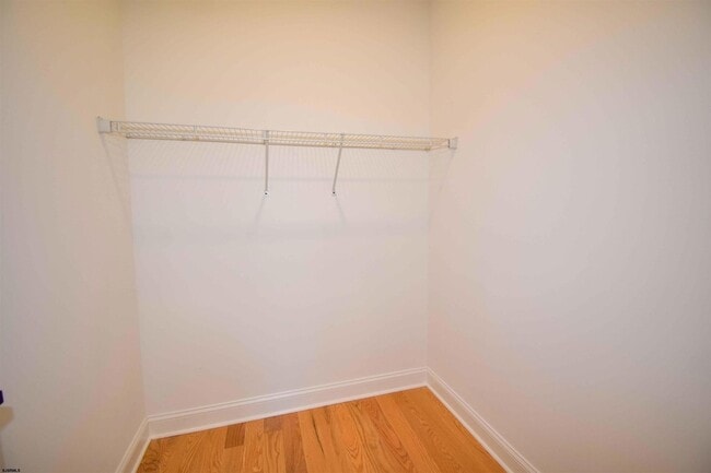 Building Photo - 438A Redwood Ave