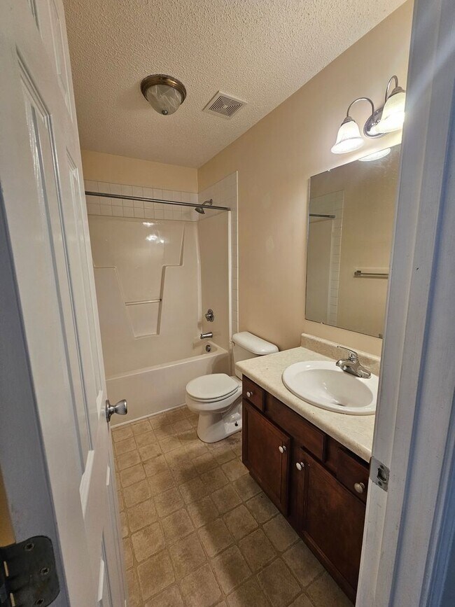 Building Photo - GORGEOUS 3 BEDROOM ACORN RIDGE BEAUTY!
