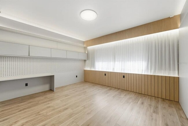Building Photo - 16004 Pendio Dr