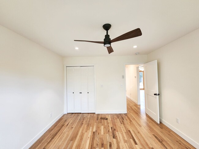 Building Photo - Two bedroom house in Redwood City