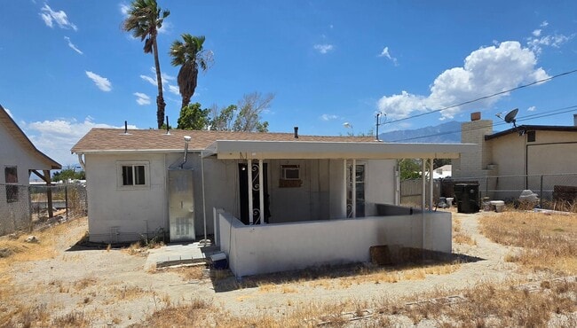 Building Photo - 2 Bedroom 1 Bath Now Available