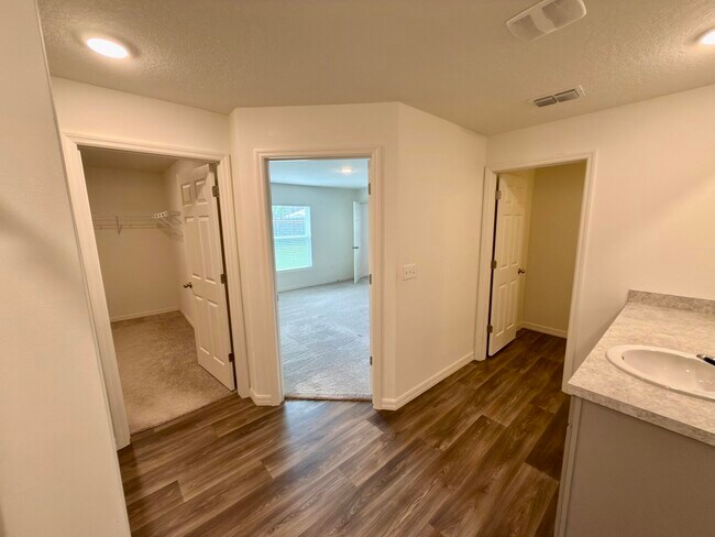 Building Photo - 6446 NW Polly Ct