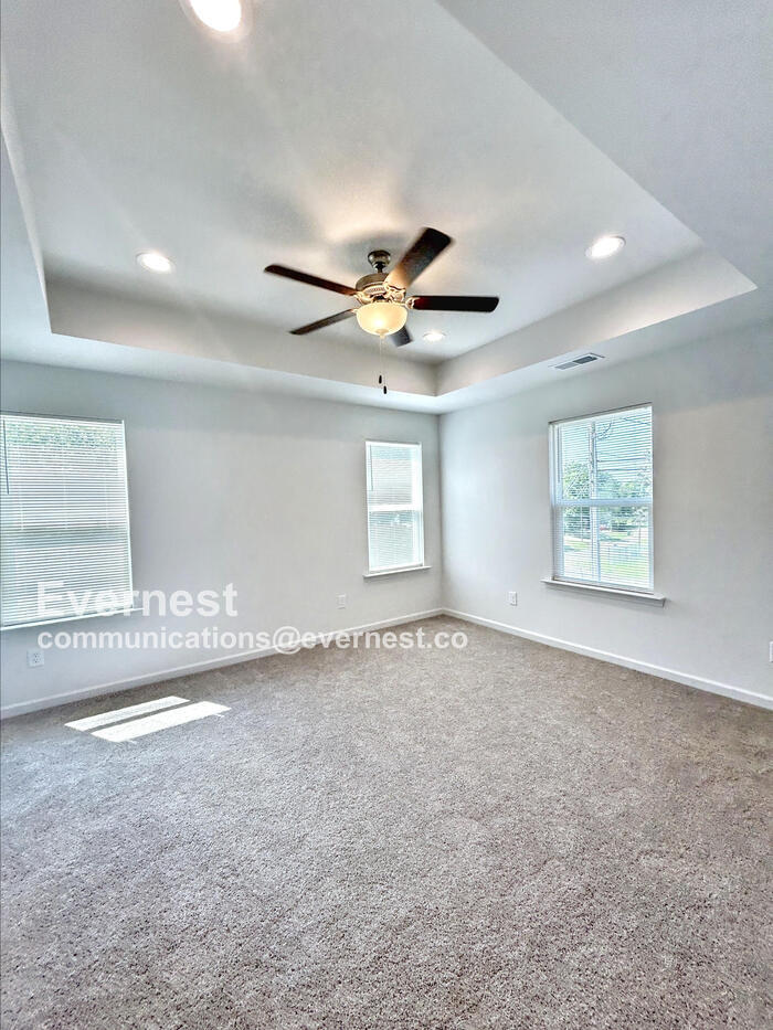 Building Photo - 628 NC-161