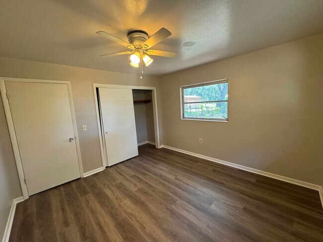 Building Photo - No HOA. Oversized 3/2 Home. NEW PHOTOS COMING SOON