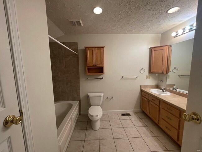 Building Photo - 1200 N Washington St