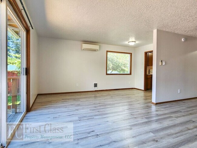 Building Photo - 1117 NE 181st Ave