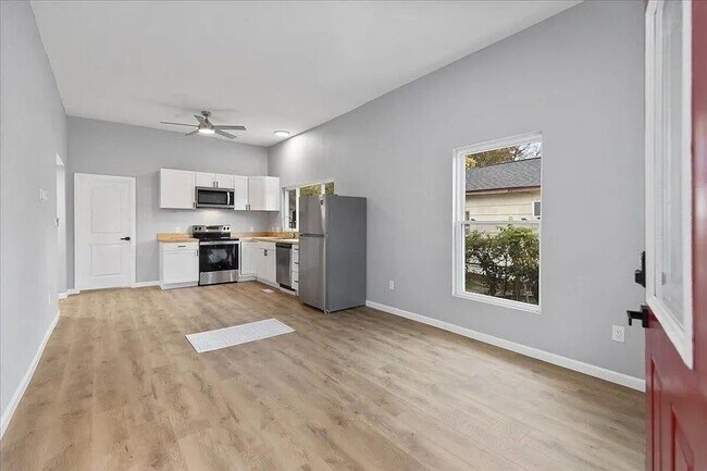 Building Photo - Modern Renovated Home in the Heart of Chattanooga 3 Bed 2 Bath!