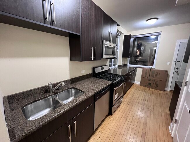 Building Photo - 3605 W Leland Ave