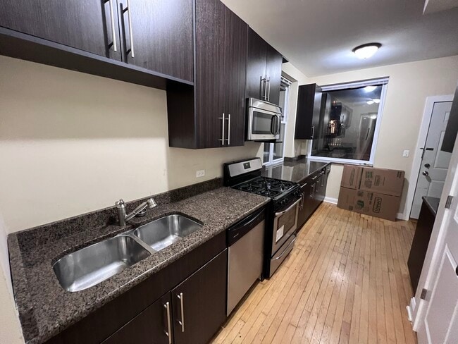 Building Photo - 3607 W Leland Ave