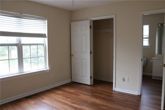 Building Photo - 910 Brushy Creek Ct