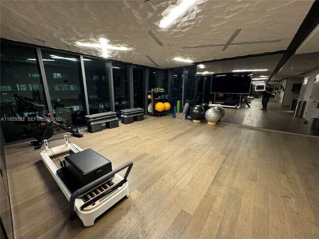 Building Photo - 1451 Brickell Ave