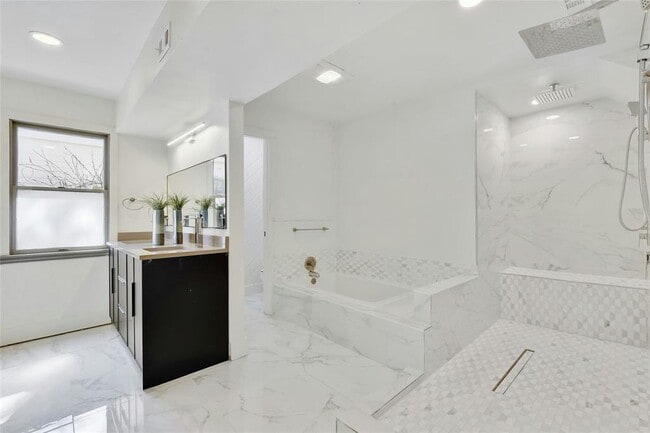 Building Photo - 5700 Penick Dr