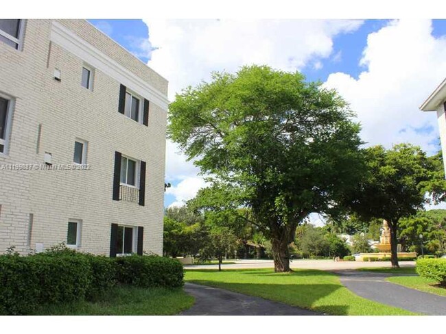 Building Photo - 2845 Granada Blvd